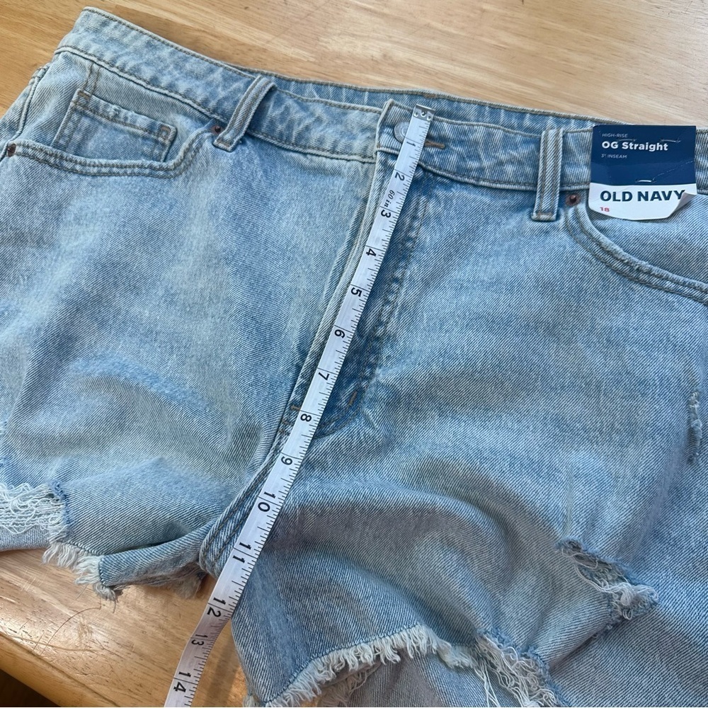 Old Navy Womens High Rise O.G. Straight Distressed Jean Shorts Sz 18 Stretch NWT - Picture 4 of 8